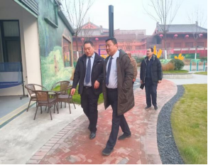 对内抓管理,对外树形象